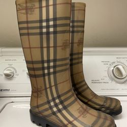 Burberry rain boots 