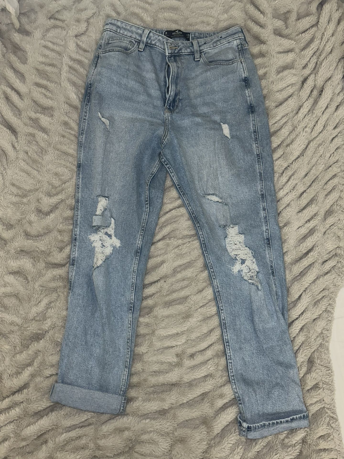 Hollister Ultra High-Rise Ripped Light Wash Mom Jeans
