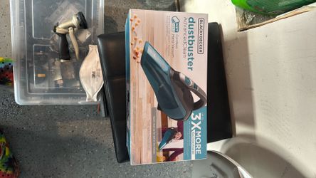 black and decker handhelc vacuum