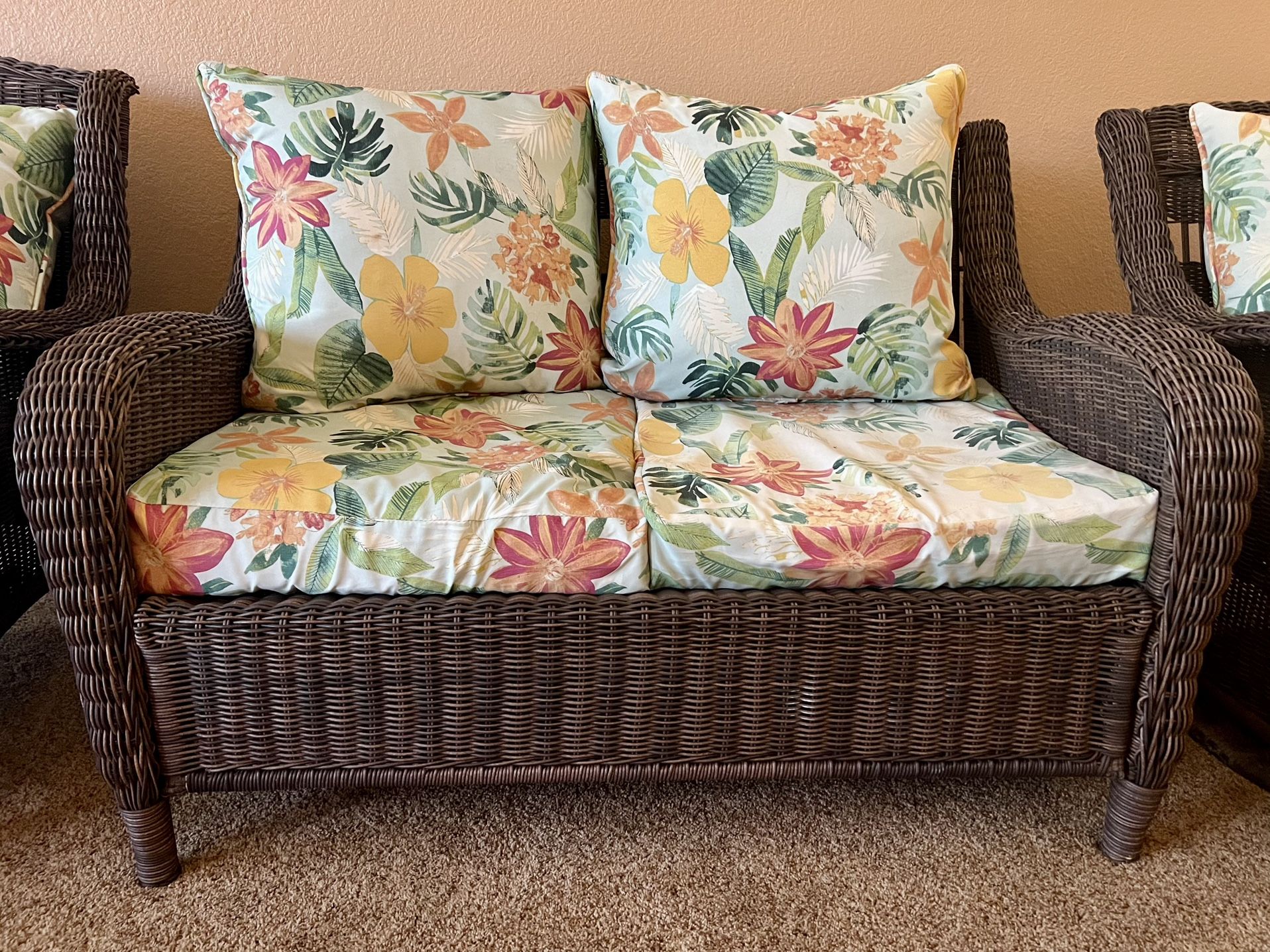 Outdoor Furniture (4) Piece Set with Swivel Chair