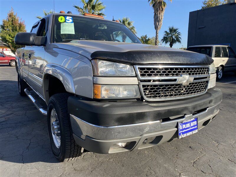 2005 Chevrolet Silverado 2500 LT 4dr Crew Cab LT