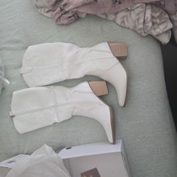 White Boots For Woman  SIZE 8 