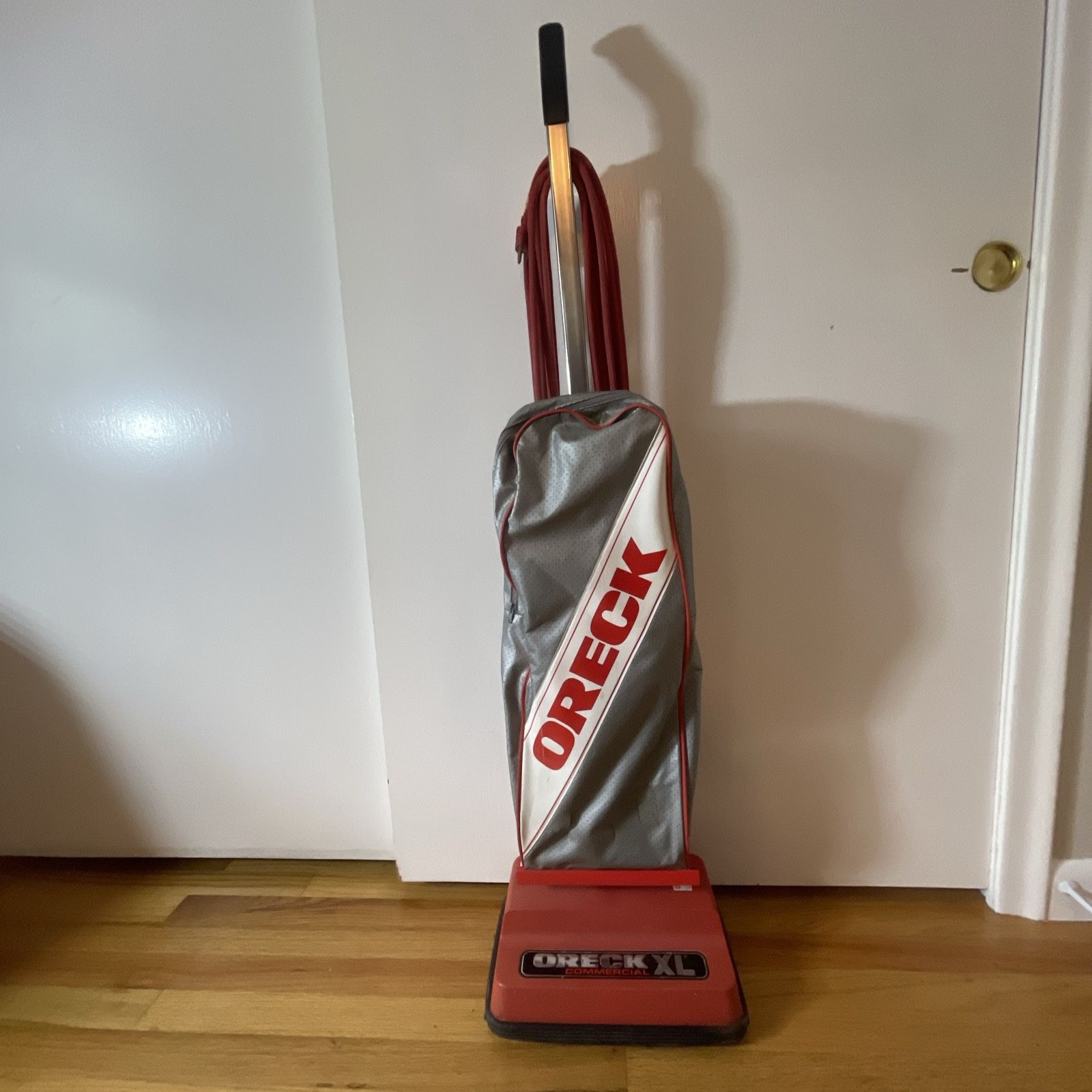 Oreck XL Classic Commercial Upright Vacuum Cleaner XL9300 - Red - Tested