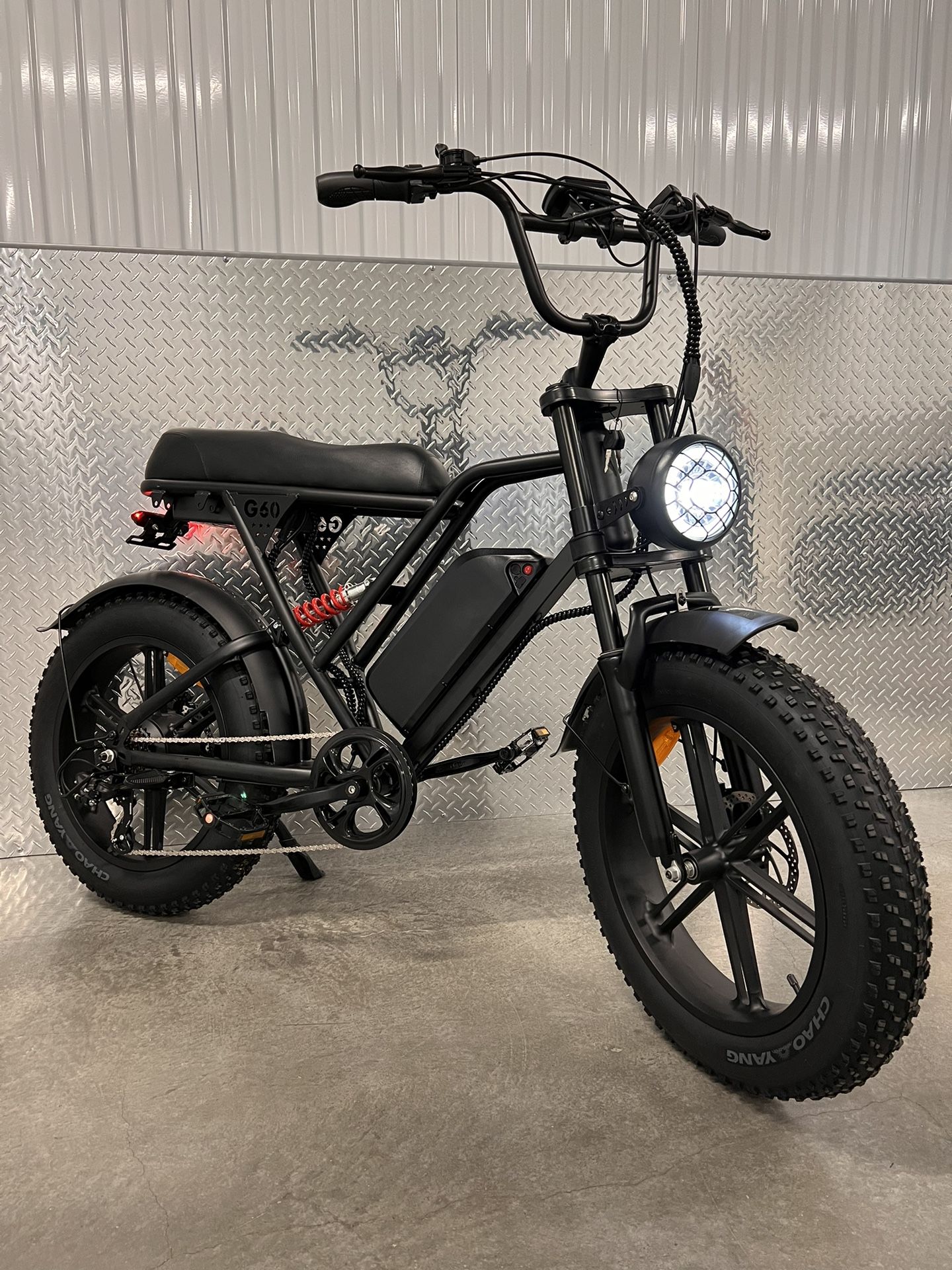 NEW 1000Watt Electric Scrambler Style Ebike with BMX Handlebars, 33mph, 20ah Battery,  2 USB Hookups, Disc Brakes