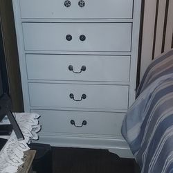White 5-drawer Chest