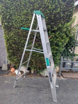 6-Ft aluminum A-frame ladder brake container