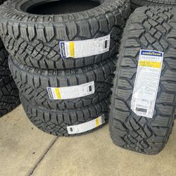 265 65 17 Goodyear wrangler duratrac