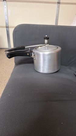 3 Lt. pressure cooker