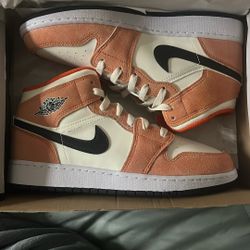 Air Jordan Mid SE (GS) Team Orange Black Sail White. Size 6 In Youth. 