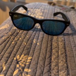 Ray-Ban Sunglasses – Black Frame, Gently Used, With Case