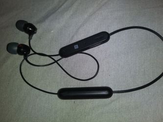 SONY WI-C300. IN-EAR HEADPHONES