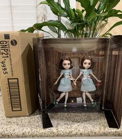 Rare First Release Monster high Skullector Grady Twins With Shipper Box