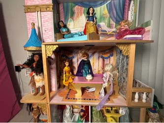 Disney Wooden Dollhouse + Authentic Disney Princess Dolls (Disney World Exclusive) Barbie