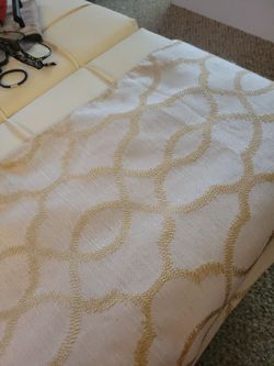 Beautiful table runner 70x16
