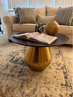 Coffee/living room table