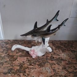 shark ornament fell one there are only 2 and as you can see the price in the photo