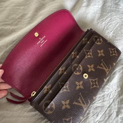 LV Emelie Wallet -like New