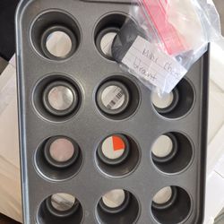 12 Mini Cheesevake Pan $5 (Mesa Pick Up)