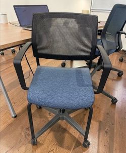 Sitonseating Focus Guest Chair with Casters
