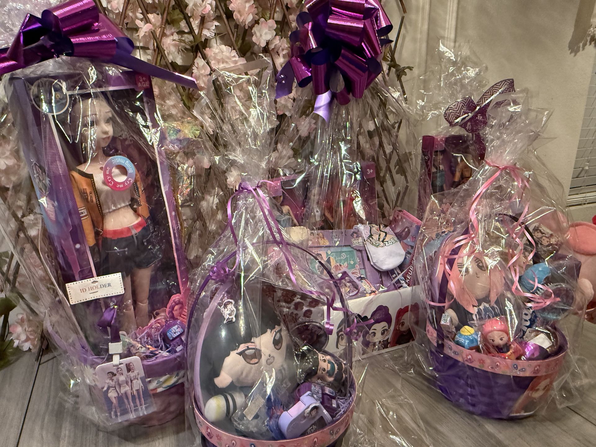 K-pop demon hunter baskets (different prices)