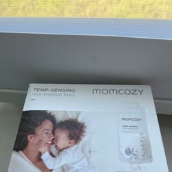 Momcozy breastmilk storage bags