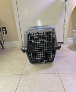 Petmate Compass 24" Pet Carrier Kennel Dog Cat Crate – Clean & Excellent Condition