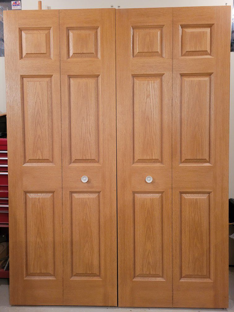 Bifold Bi-fold doors Oak look hollow core for 5 foot wide 80" high opening. w/ hardware
