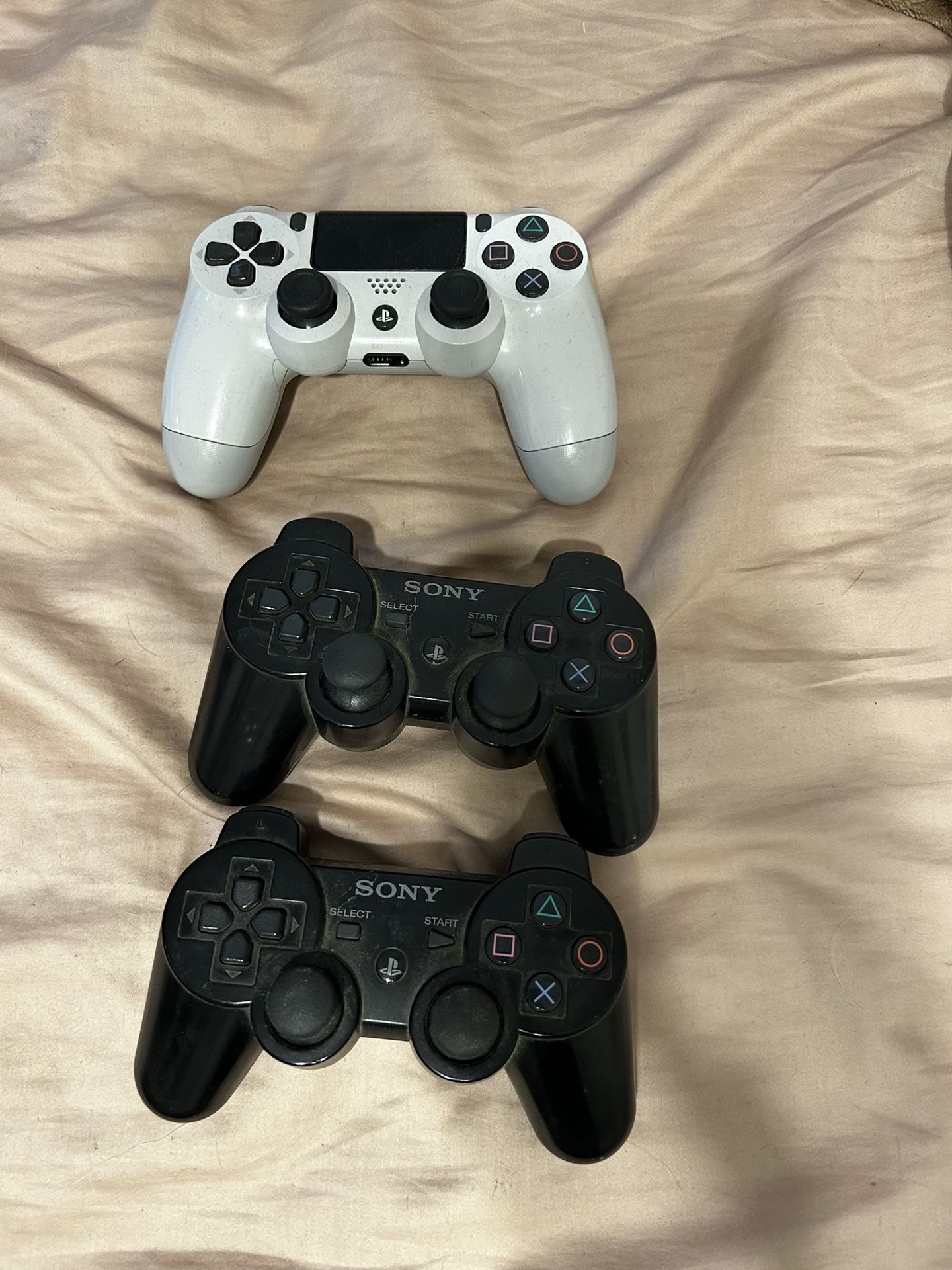 ps4 and ps3 controllers for Sale in Shafter, CA OfferUp