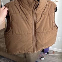 Camel Cropped Puffer Vest – Size S/M