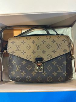 Louis Vuitton Pochette Métis bag in the Monogram Reverse M44876