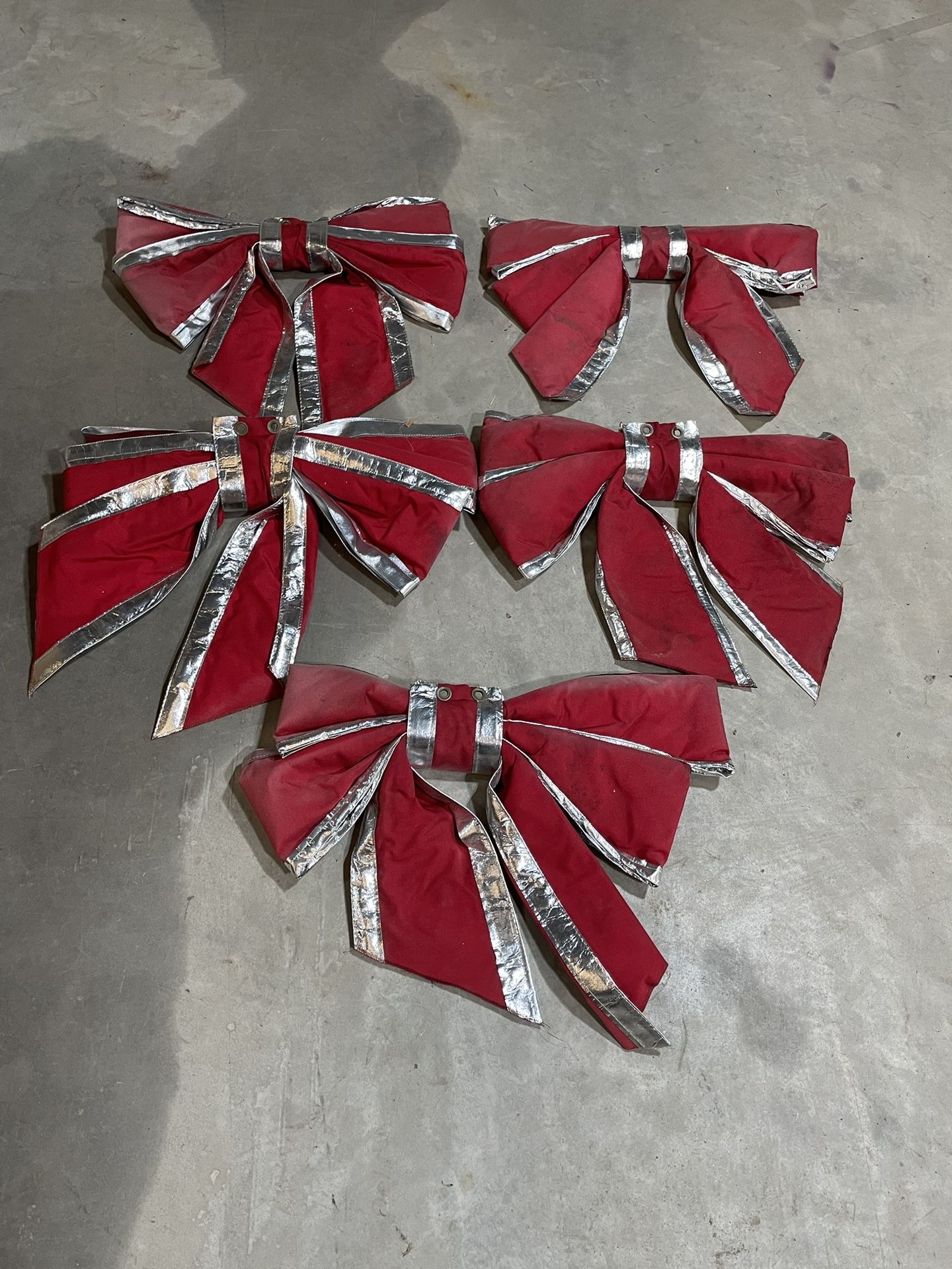 Set Of 5-24” By 24” Commercial Christmas Bows