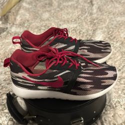 Ladies Nike Size 5.5 Or 6.0 
