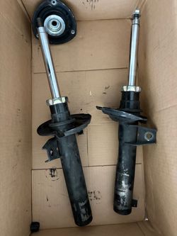 Used Front Struts / Shock Absorbers – Part # 5WA 413 031