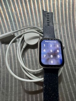 Apple Watch SE (2nd Gen) - 44mm Aluminum Case - 32GB