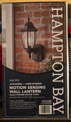 Motion sensing wall lantern