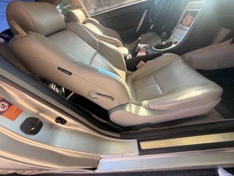 2005-07 Infiniti g35 coupe front seats