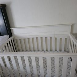Convertible Baby Crib 