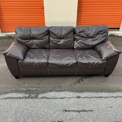 Beautiful Dark Brown Leather Couch In (Great Condition) 🟫🟫