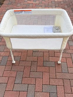 White Baby Bassinet – Bedside Sleeper with Adjustable Height