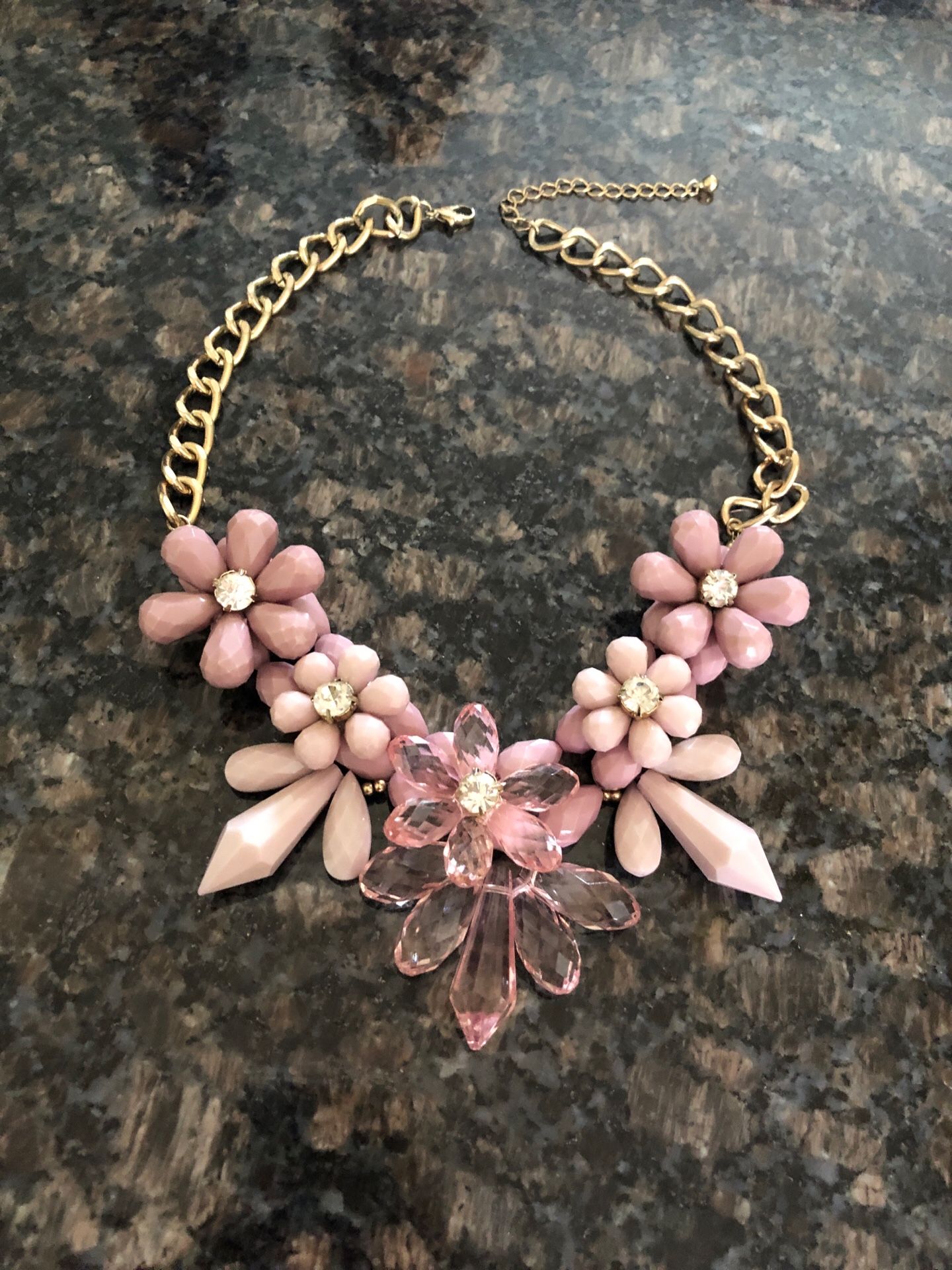 Light purple floral accent necklace