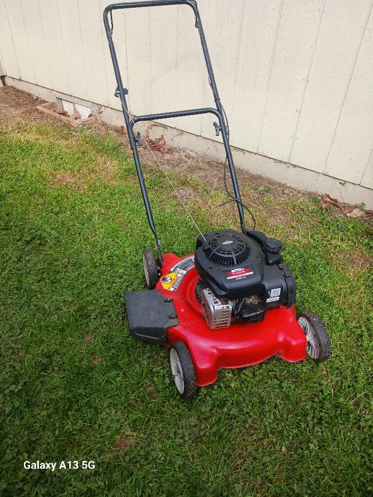 Lawn Mower M.T.D. BRIGGS & STRATTON ENGINE