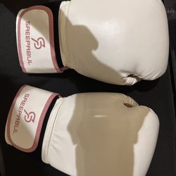 New SAEEPRABUL white pink boxing gloves, pick up in Temple city 