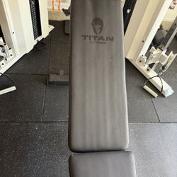 Titan Fitness Bench 