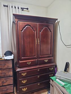 Entertainment center