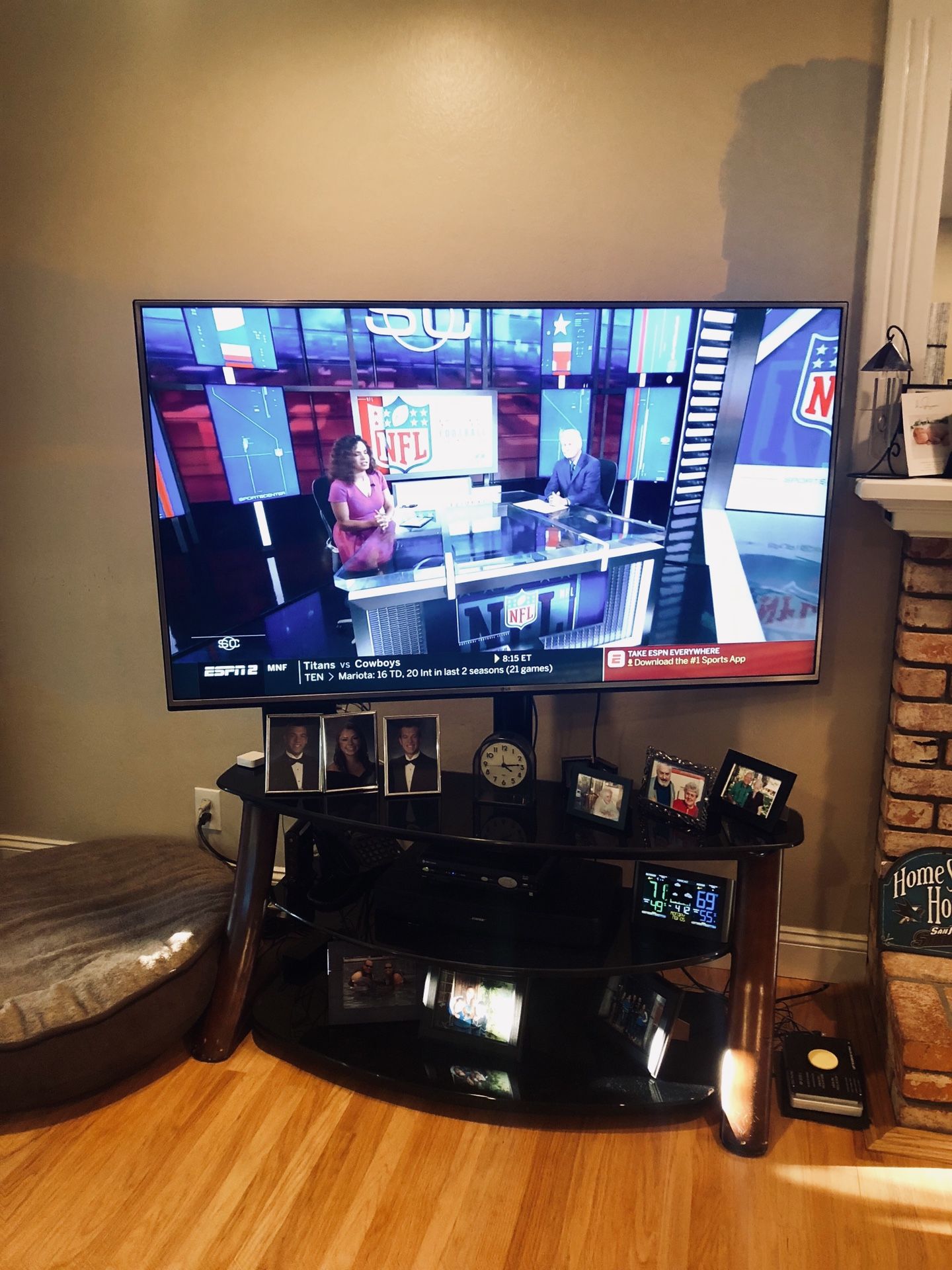 65” LG UH615A Series 4K UHD Smart TV with webOS 3.0 LED Including stand & Bose TV sound bar