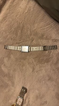 Le Chateau Vintage Watch Elegant !