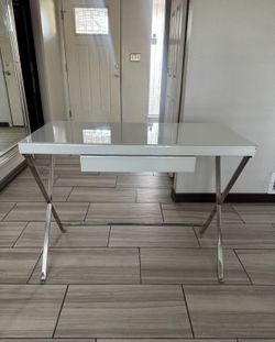 White Glossy Desk