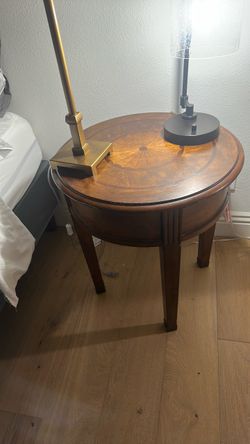 Round end table