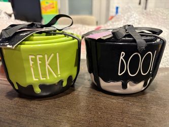 Rae Dunn measuring cups