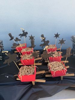 ( 7 ) Western center pieces